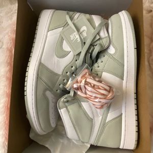 Nike Jordan 1 High OG Seafoam White in Woman’s size 10.5